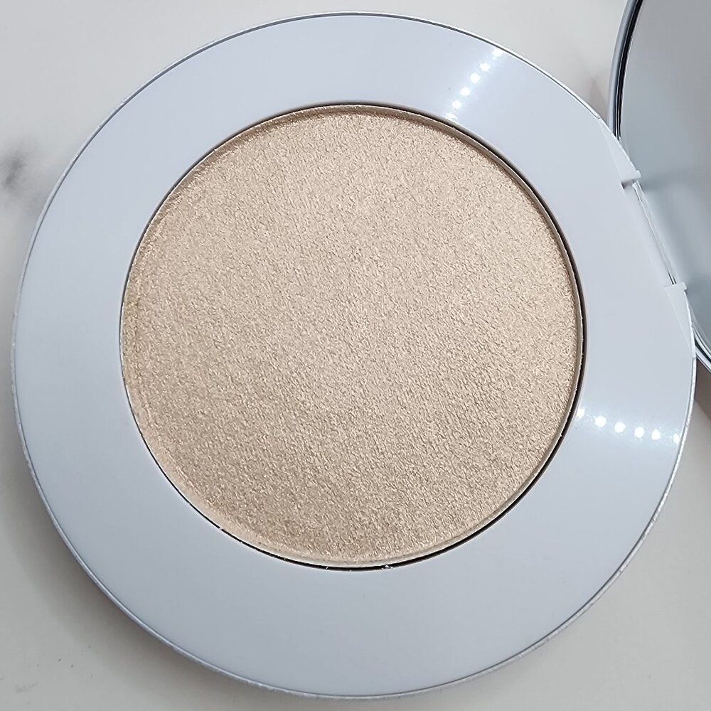 Makeup by Mario soft glow highlighter color pearl NIB